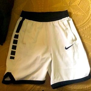 Nike shorts (white/black)